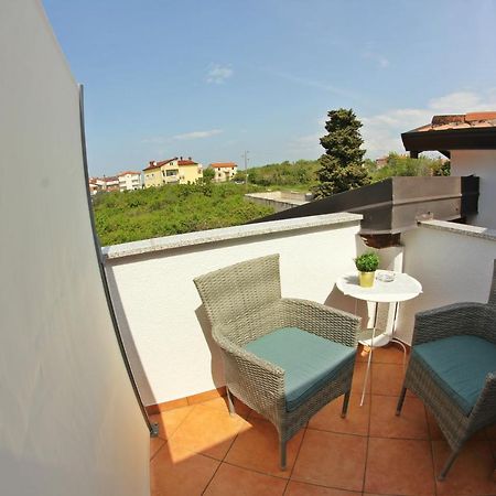 Room And Apartment Doris Lovrečica Екстериор снимка