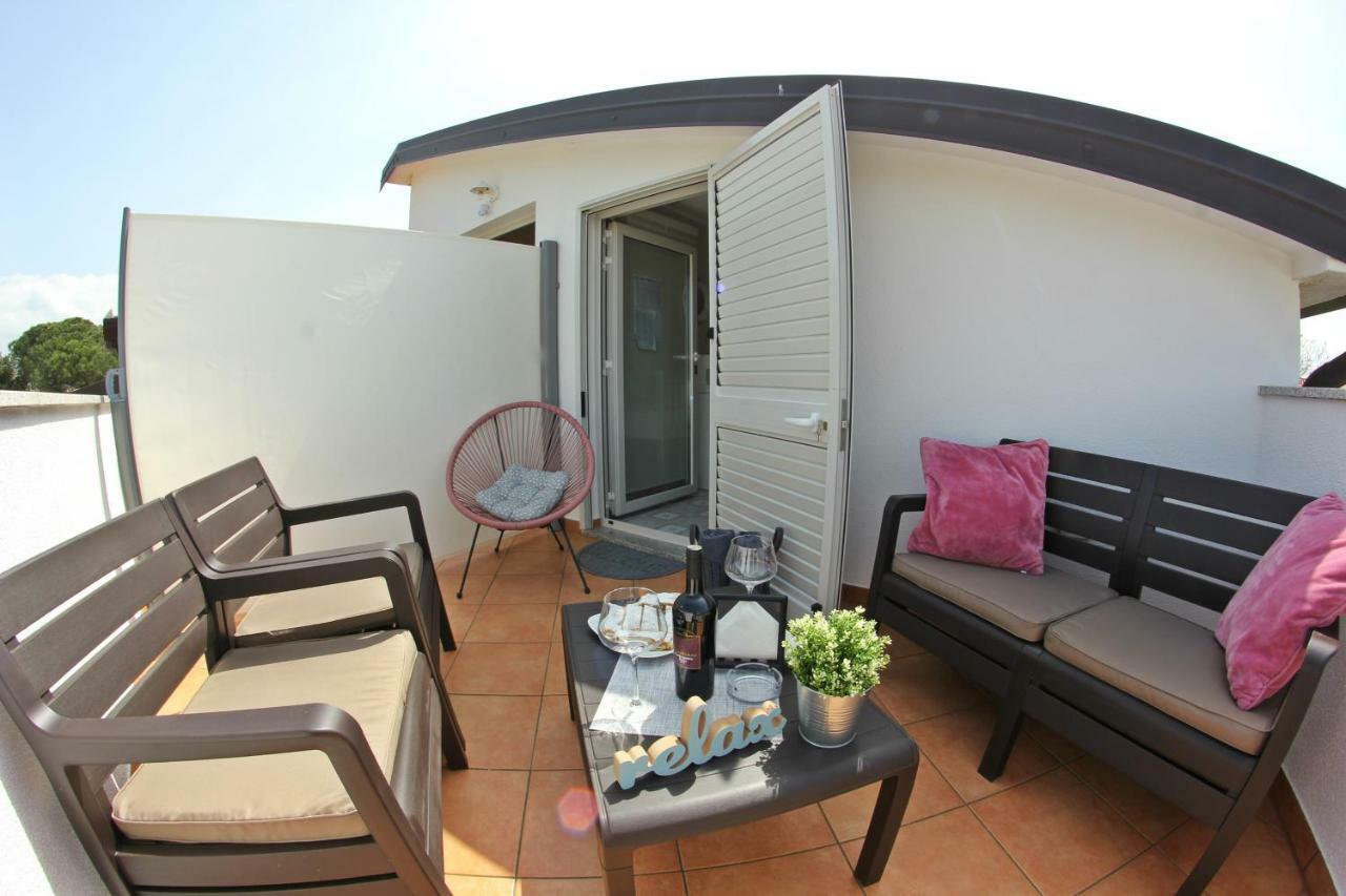 Room And Apartment Doris Lovrečica Екстериор снимка