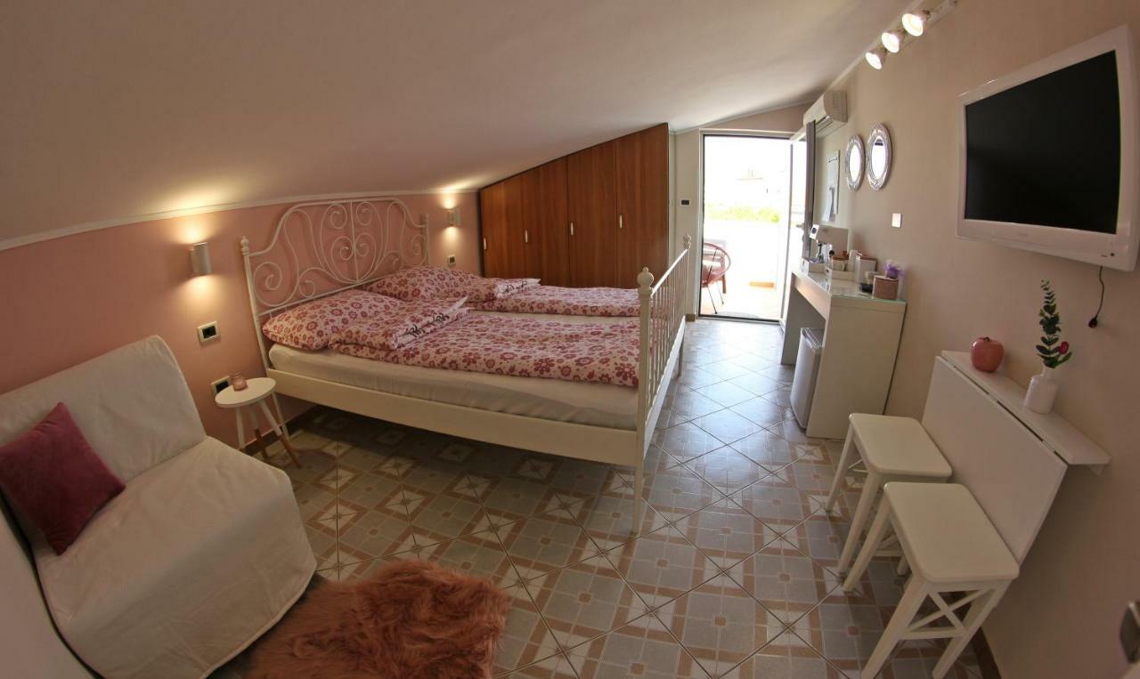 Room And Apartment Doris Lovrečica Екстериор снимка