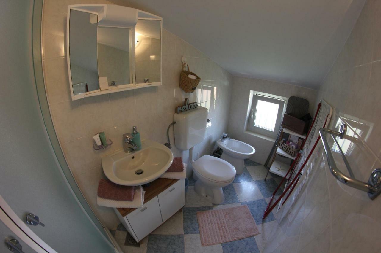 Room And Apartment Doris Lovrečica Екстериор снимка
