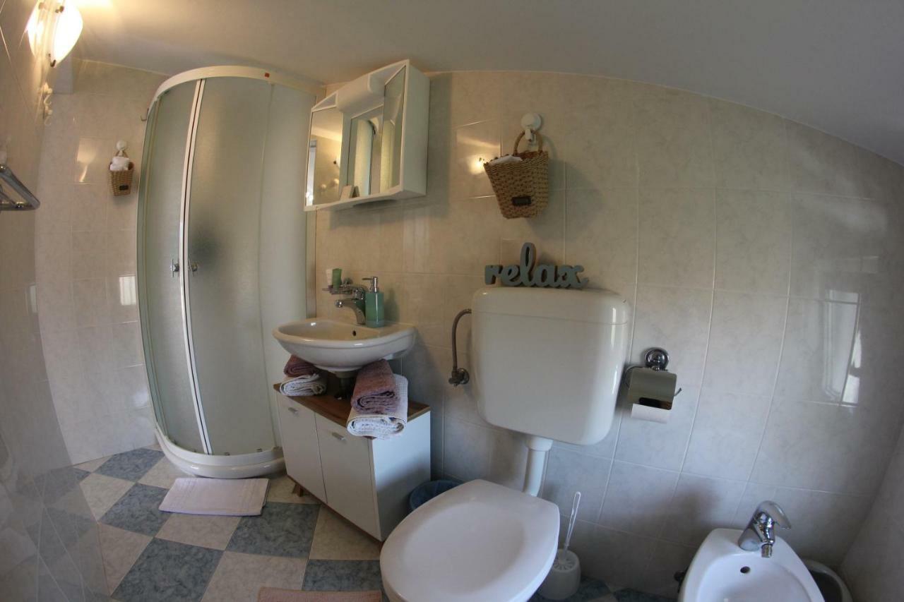 Room And Apartment Doris Lovrečica Екстериор снимка