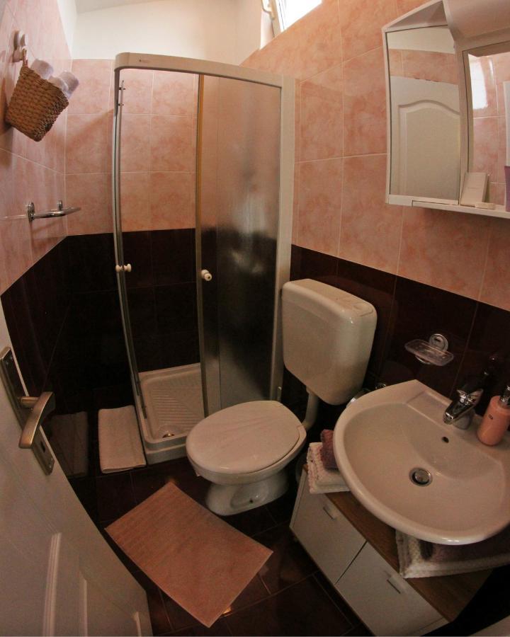 Room And Apartment Doris Lovrečica Екстериор снимка
